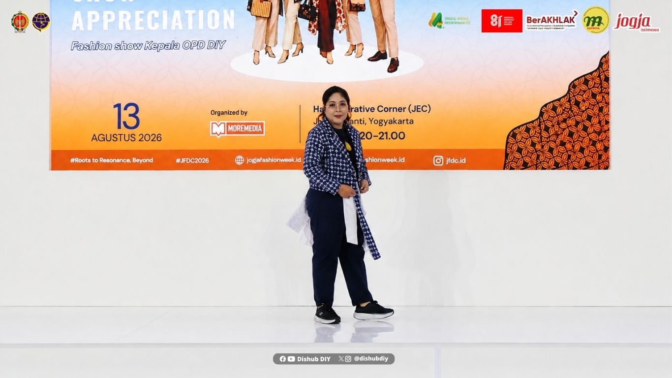 Kepala OPD DIY Tampil dalam Batik Casual Appreciation Fashion Show Jogja Fashion Week 2026