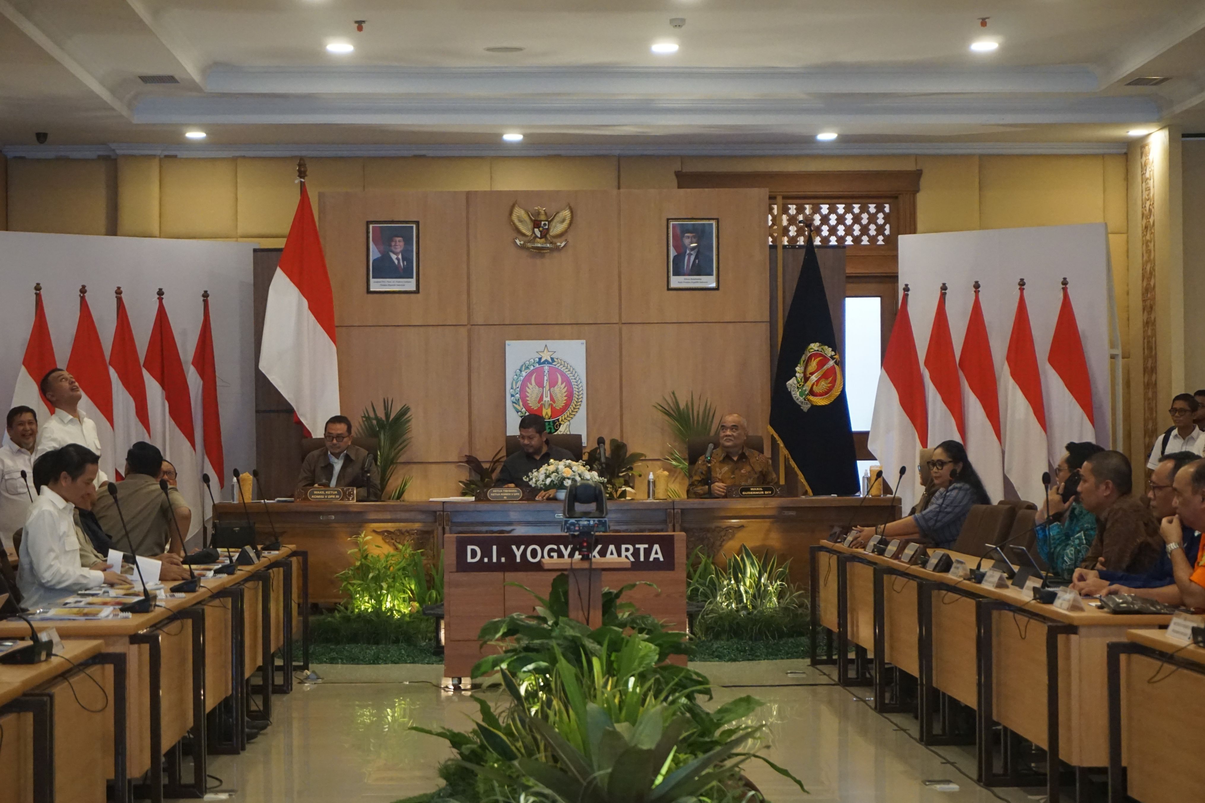 Antisipasi Mudik Lebaran 2026, Komisi V DPR RI Tinjau Kesiapan Infrastruktur dan Moda Transportasi di DIY