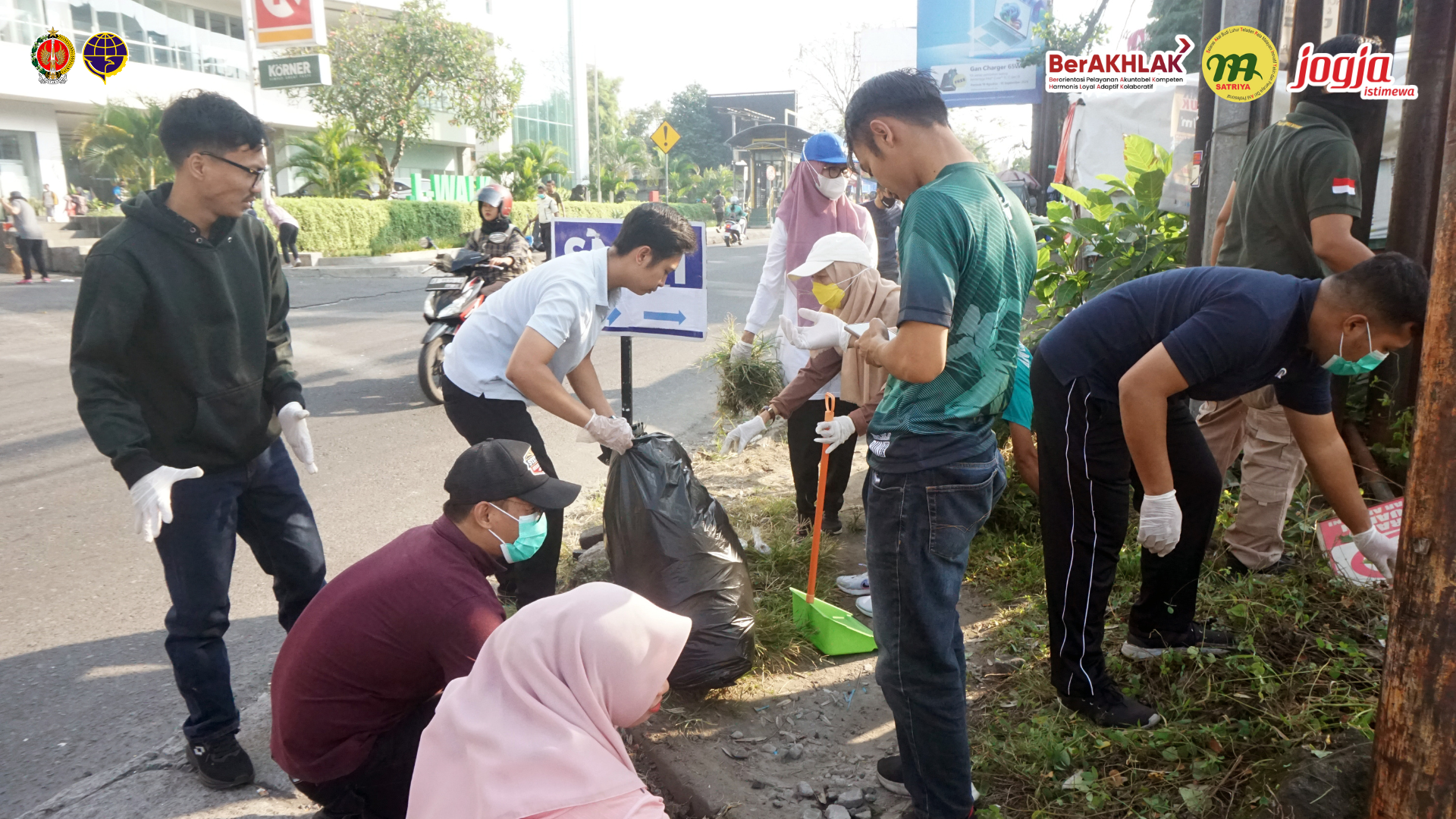 Gerakan Indonesia ASRI Semakin Meluas, Dishub DIY Bersihkan Jalan Babarsai