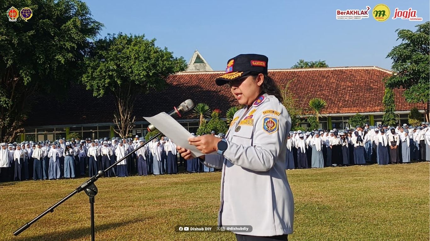 Kepala Dishub DIY Pimpin Upacara dan Deklarasi Pelajar Jogja Santun dan Cinta Damai di SMAN 1 Sewon