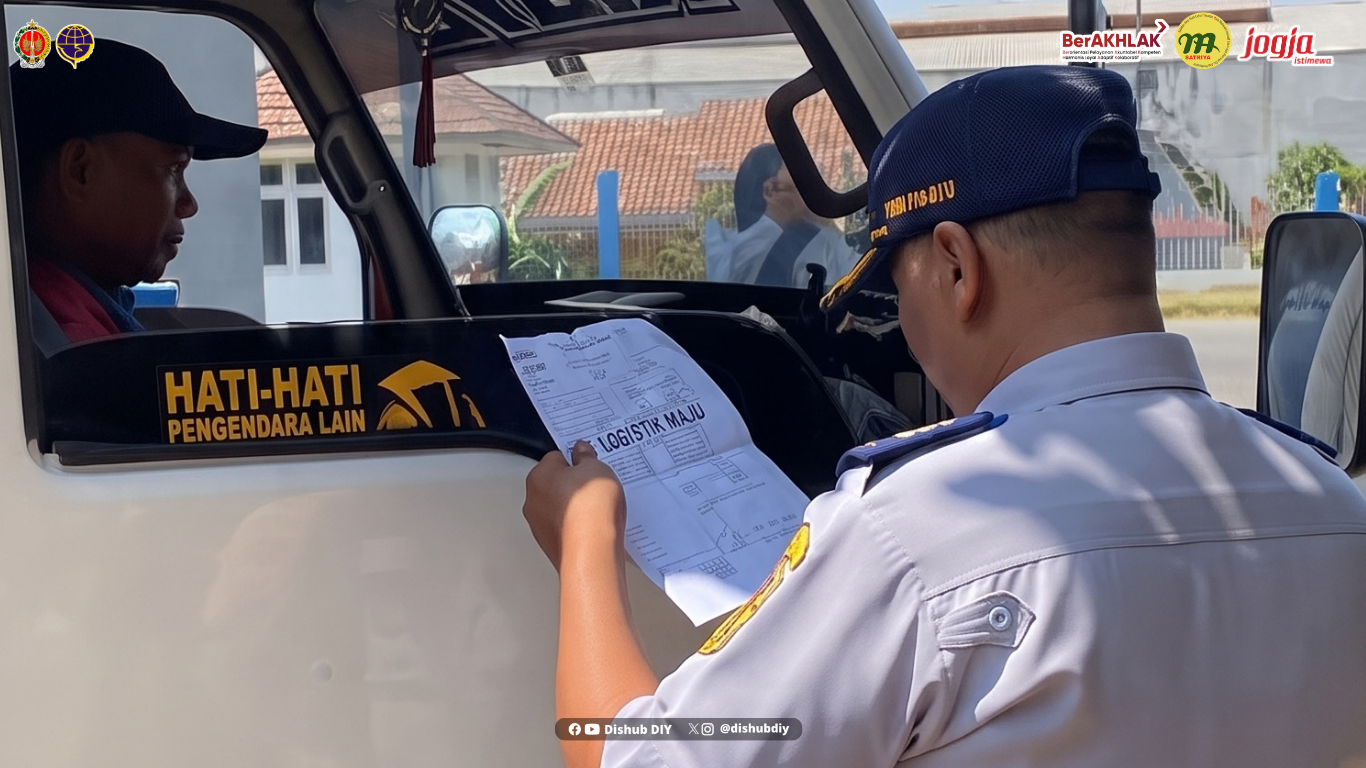 Dishub DIY Bersama Tim Gabungan Gelar Operasi Penegakan Hukum Angkutan Jalan di UPPKB Kalitirto