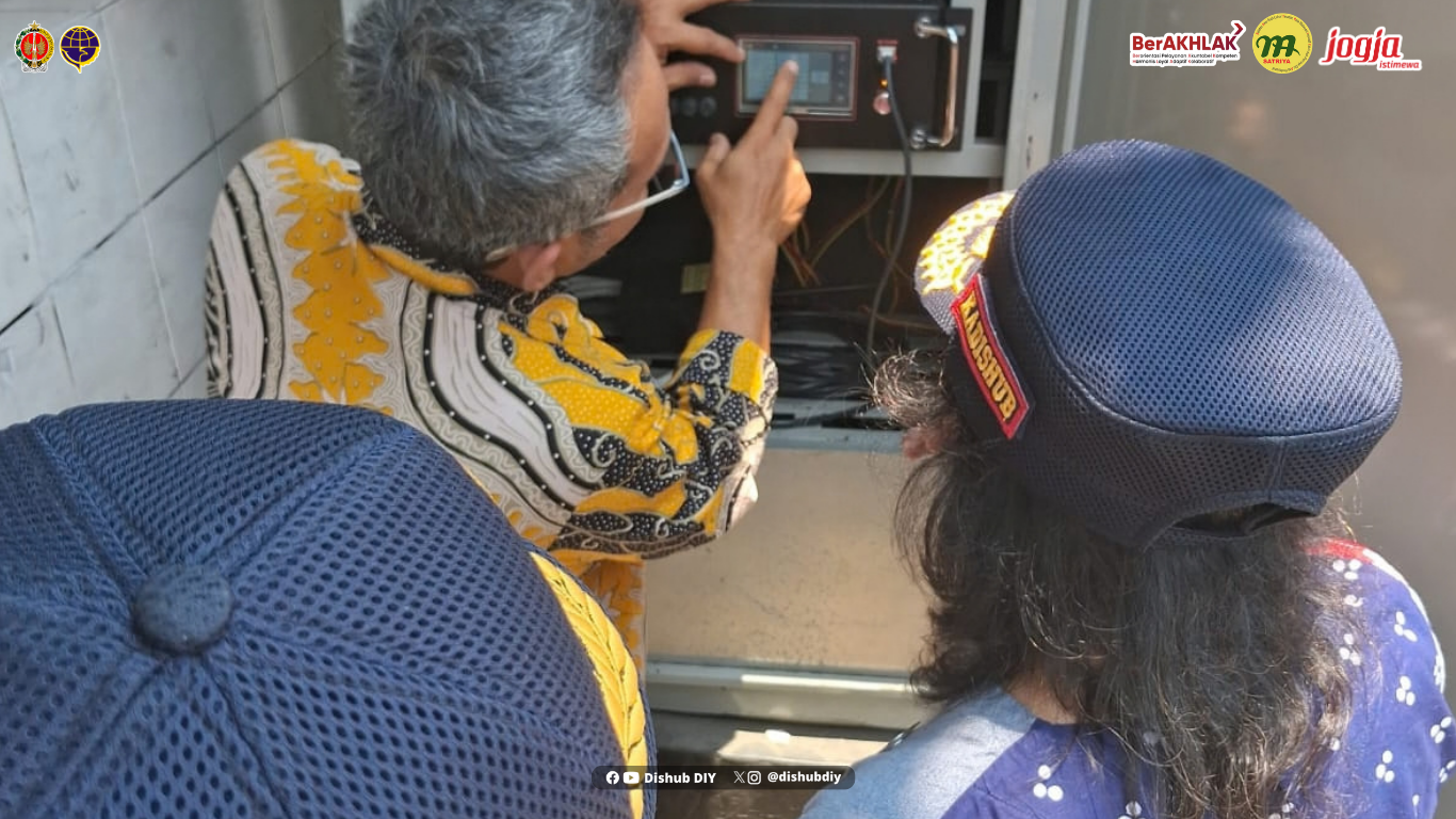  Dishub DIY Tingkatkan Pengelolaan Lalu Lintas melalui Pengadaan dan Pemasangan APILL ATCS di Simpang Tembi