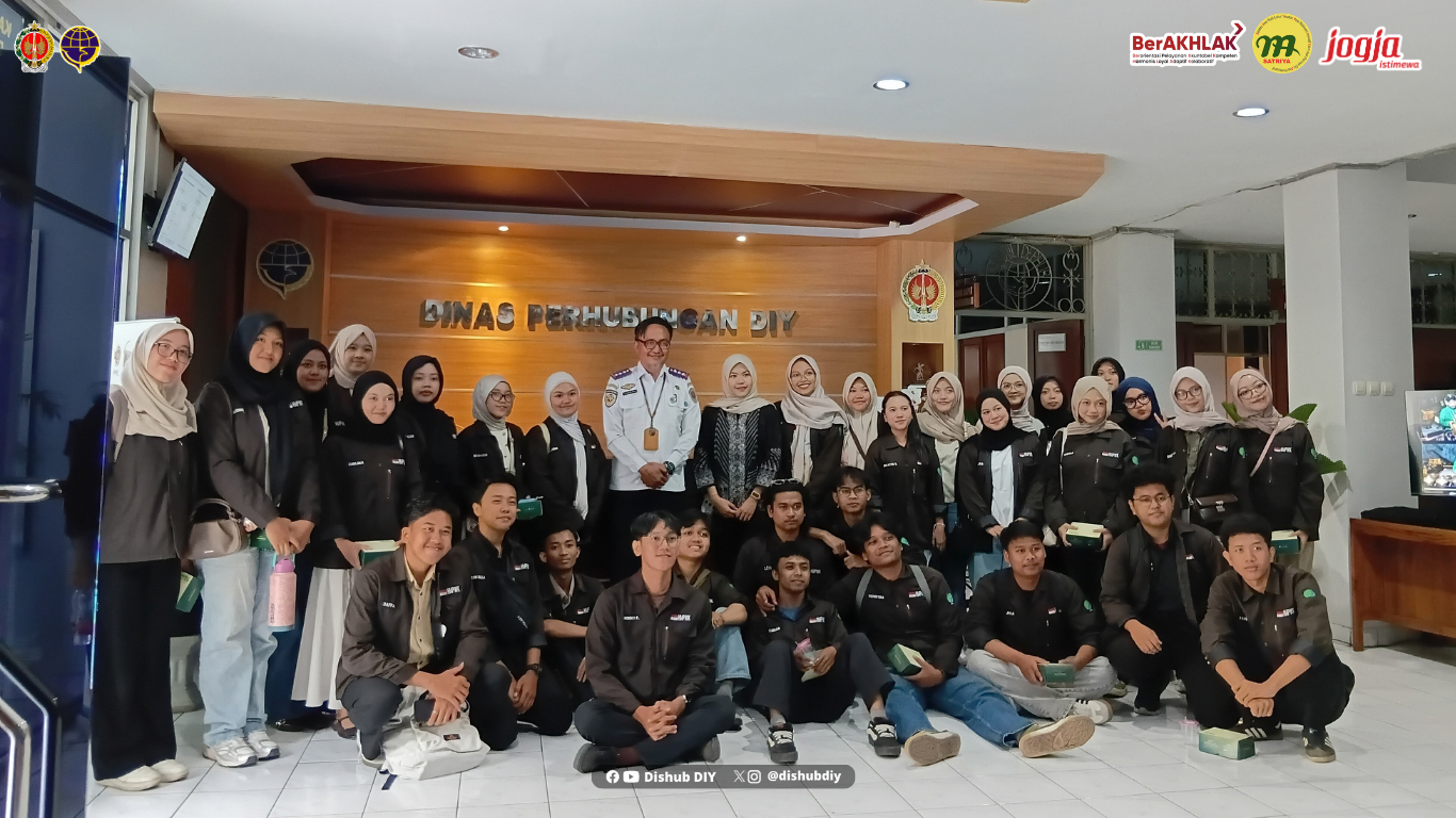 Mahasiswa PWK Universitas Jember  Gali Ilmu Transportasi Publik Lewat Studi Ekskursi ke Dishub DIY