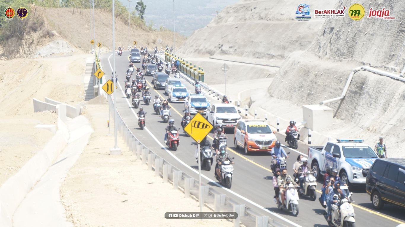 Antusiasme Warga Sambut Jalan Baru Kretek - Girijati (Lot 17), Dishub DIY Ingatkan Keselamatan Pengguna Jalan