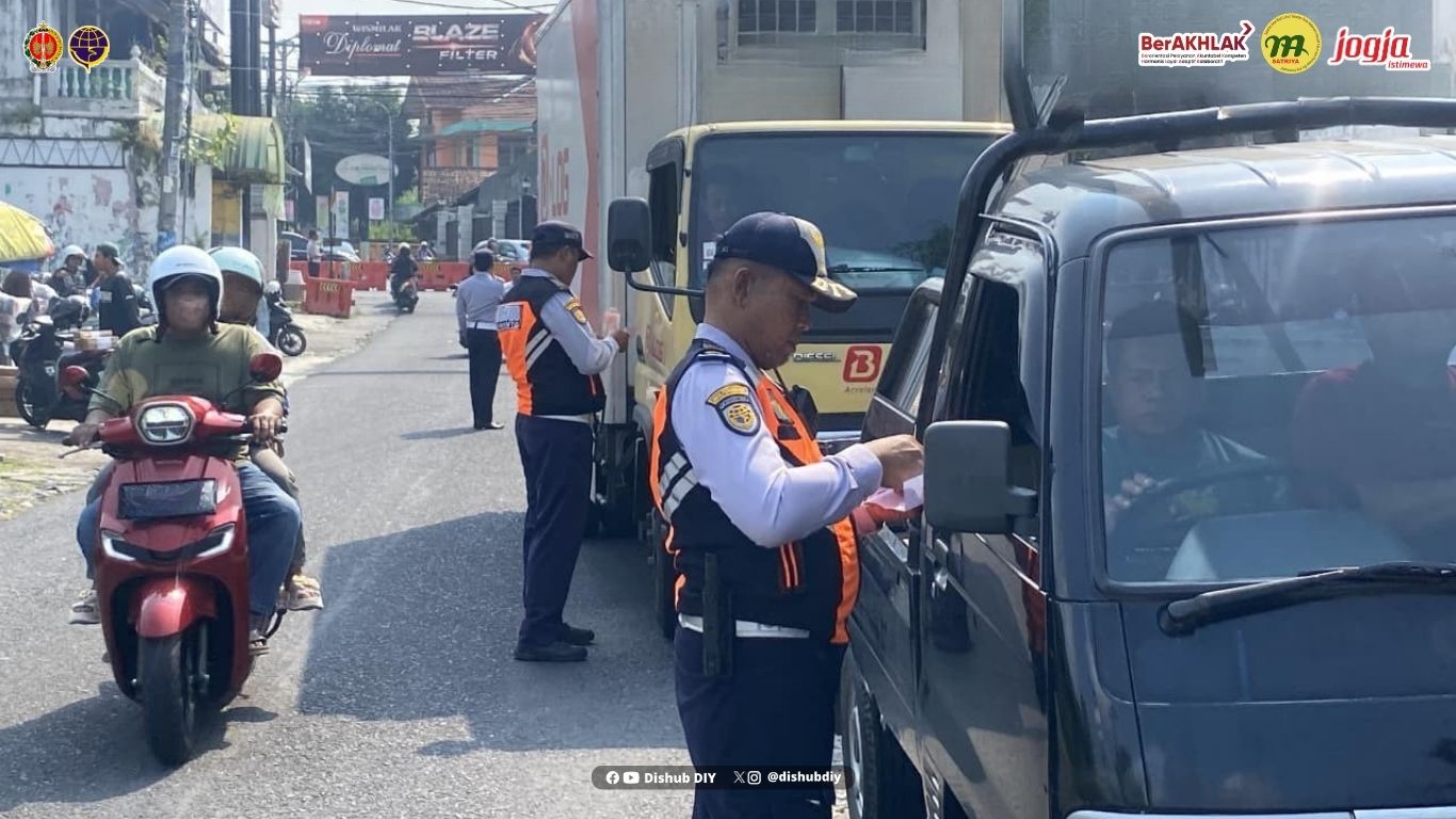 Tim Gabungan Tindak 17 Pelanggaran Angkutan dalam Operasi Penegakan Hukum LLAJ di Bantul