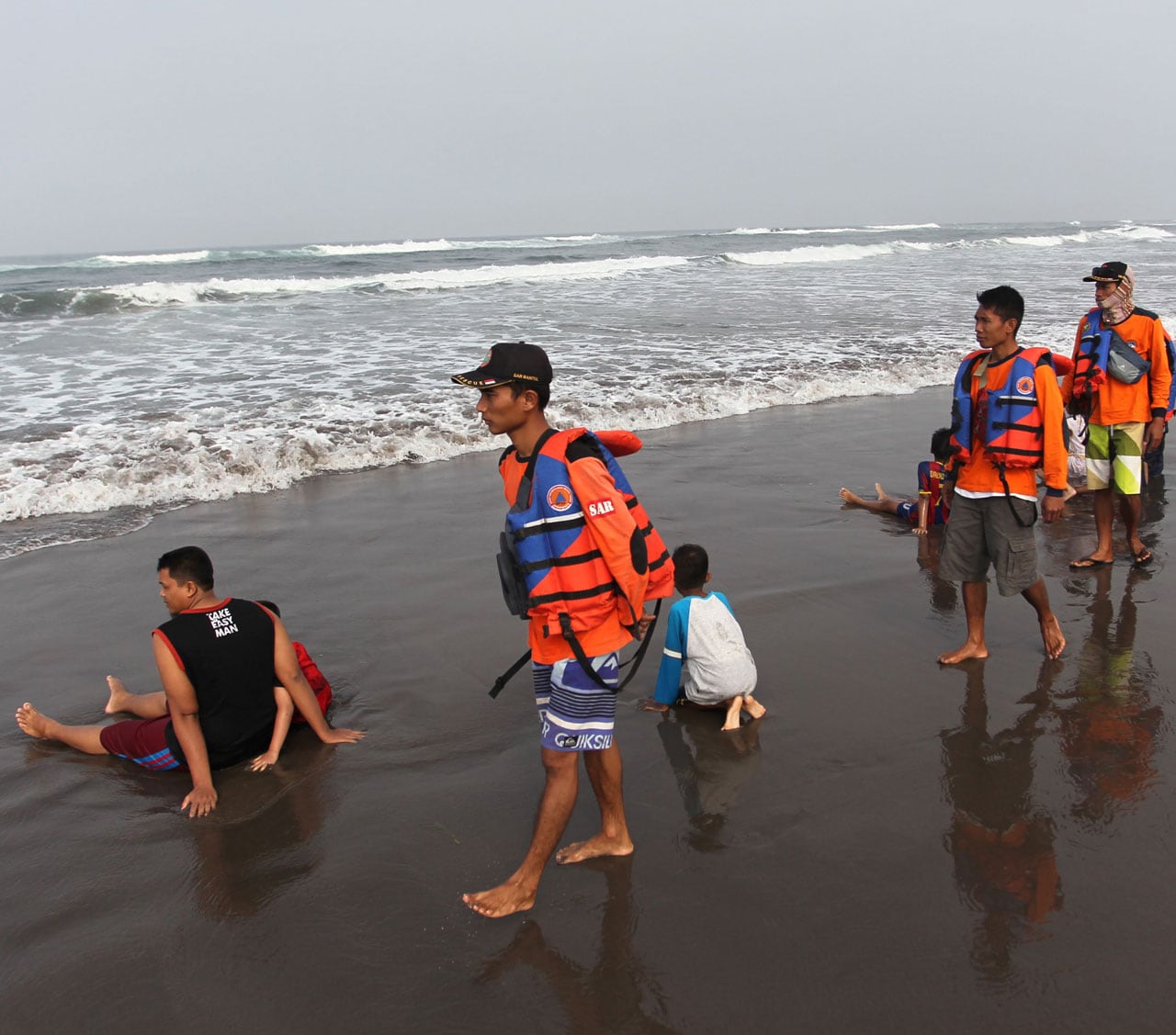 Bahaya Dibalik Air Tenang Pantai Parangtritis Bantul